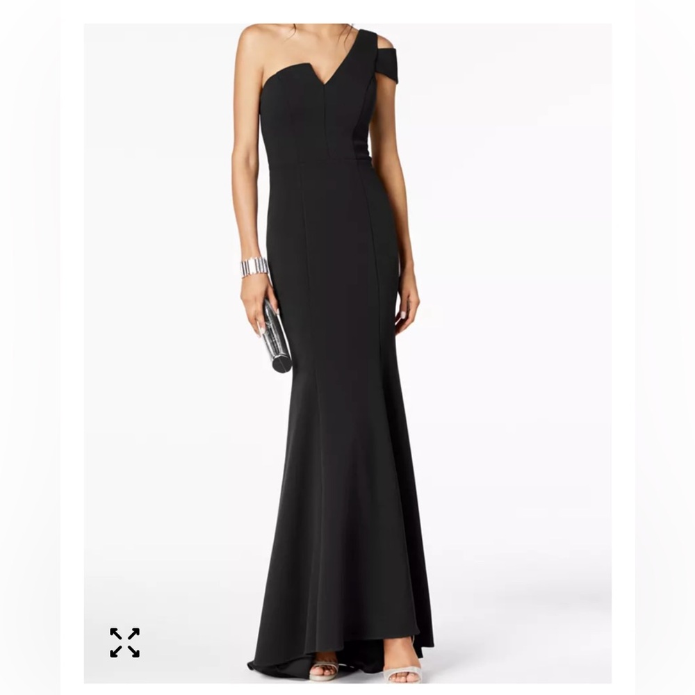 Besty & Adam Elegant Black One-Shoulder Evening Gown
